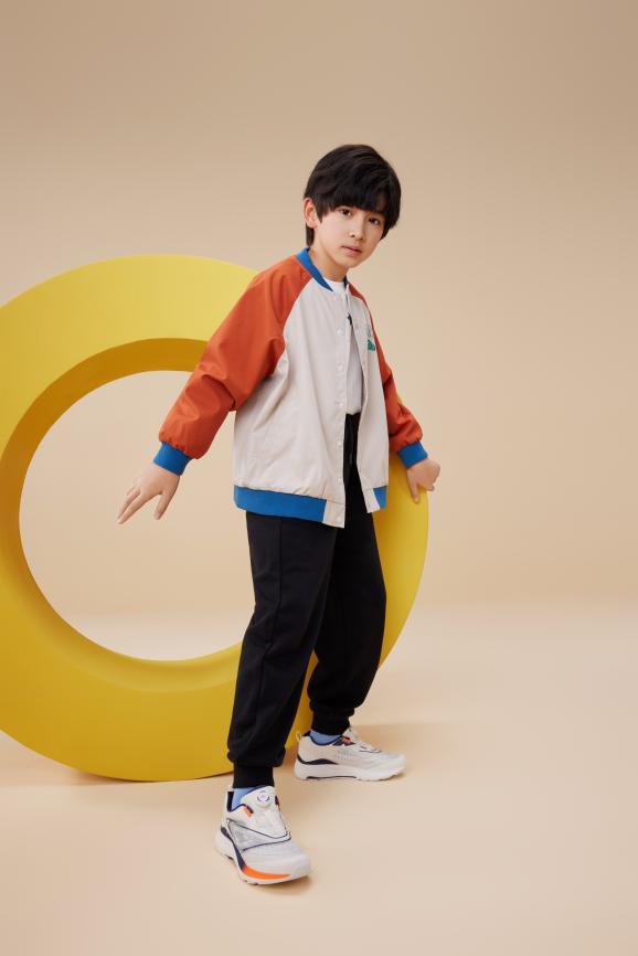 涨趋势功能性儿童运动鞋成“刚需”bsport中国热爱运动人群呈上(图2)