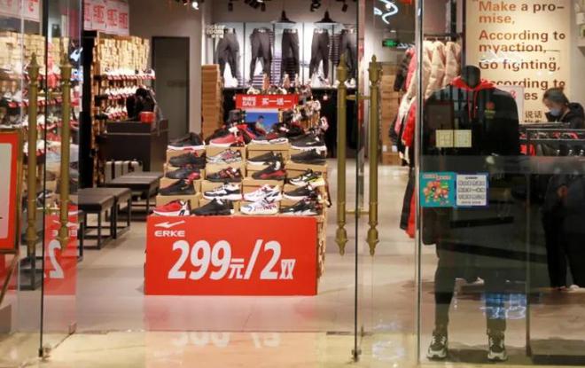 100元左右跑步鞋出炉：平民跑鞋受追捧bsport体育入口入门“跑鞋之王”！(图1)